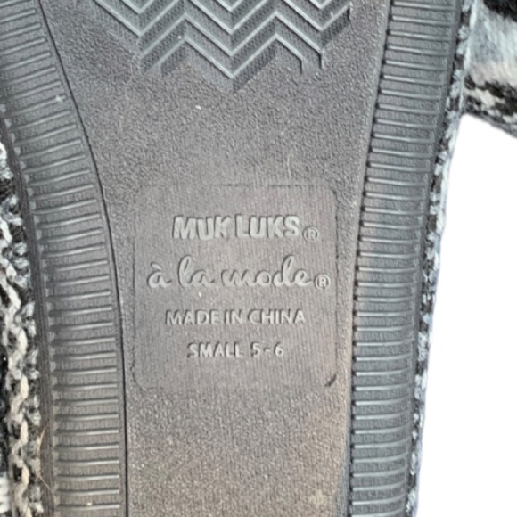 Muk Luks A La Mode Bootie Slippers Size 5/6 Gray Black White Faux Sherpa Lining - Picture 5 of 12